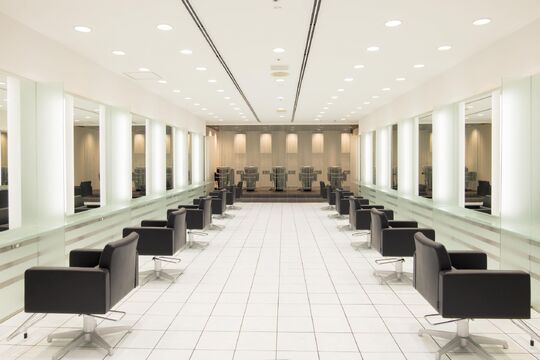 【東京駅】＜完全週休2日制＞＜社会保険完備＞抜群の待遇を擁する全国に展開するTAYAグループ☆入客チャンス〇月給30万円以上も可能♪TAYA 丸の内店（タヤマルノウチテン）からスタイリスト（美容師）の求人☆★