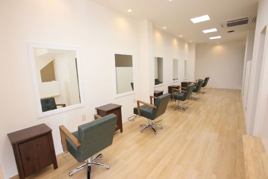 【桃山南口】カチカチの規則はなく、ガツガツ体育会系！というサロンではありません。ゆったりと近い距離でお客様と関わりたいならココ♪hairs moi!（ヘアーズ モイ）からスタイリスト・Jr.スタイリスト（美容師）の求人☆★☆