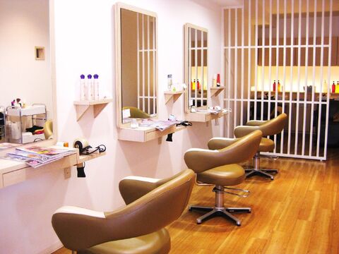 【有田】《連休年5回》《社保完備》毎シーズン連休あり！終業も17:30まで！長〜く美容師を続けていきたい方にオススメの地域密着型ヘアサロンanplan（アンプラン）からアシスタント（美容師）の求人☆★