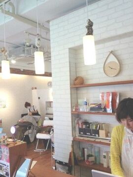 【けやき通り】≪月給17万円スタート！！≫≪パート・アルバイト募集≫ずっとアシスタントとしての勤務もOK♪レッスンは基本営業時間内に行う「apres hair & make up（アプレ ヘアー アンド メイク アップ）」からアシスタント（美容師）の求人☆☆