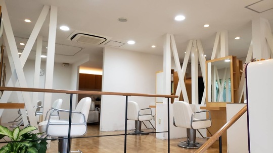 【伊川谷】≪完全マンツーマン≫スタイリストオンリーの委託サロン！最低保障を用意しているので安心！完全自由出勤でプライベートも充実させながら今までの経験を活かして下さい「Luana（ルアナ）」からスタイリスト（美容師）の求人☆★