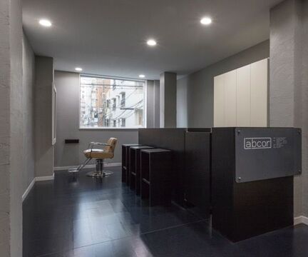 【四ツ橋】≪社会保険完備≫≪お休み充実≫≪確かな技術が身に付く≫頑張った分稼げて、プライベートも充実！しっかりとした接客・技術を学びつつ、自分の力を試すことができます☆サロンワーク以外に、様々な現場で活躍できるスタイリストを目指しましょう♪labcor（ラブコル）からスタイリスト（美容師）の求人☆★☆