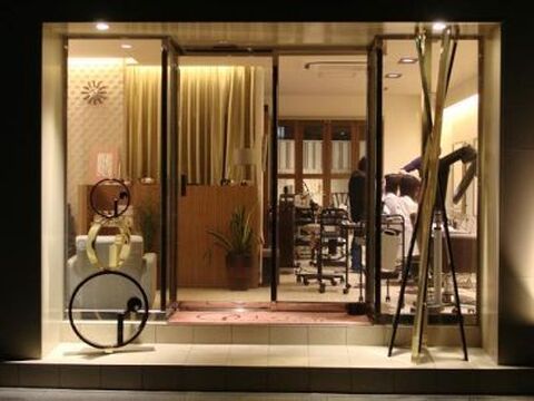 【星ヶ丘】◆土日が休めちゃう◆「ウデも人も磨きたい！」「顧客さんに“高く買ってもらえる”美容師でありたい」そんな方にオススメ♪年に1回はフランスに行き海外のスキルを学びます！salon de coiffure Le reve(サロンドコアフュールルレーブ)からスタイリスト(美容師)の求人☆★