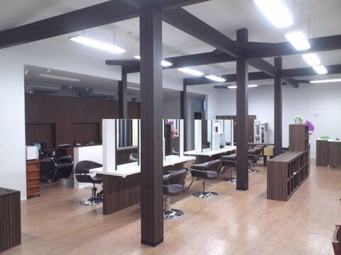 【福重三丁目】≪社会保険完備≫≪週休2日≫勤続年数に対して基本給がUPするので安定して長くお仕事できます♪退勤時間が早くプライベートも充実できるヘアサロン「HAPPYELL 福重店（ハピエルフクシゲテン）」からスタイリスト（美容師・理容師）の求人☆★