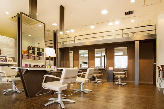 【幸手駅】■平均退社19時台・月9日休み選択可能・産休育休制度あり・引っ越し支援制度あり・営業時間内レッスンOK・最短1年半でスタイリストデビュー可能・社会保険完備■抜群の待遇と長所をしっかりと伸ばせる環境が人気のお店「hairshop N&A 幸手店（ヘアーショップエヌアンドエーサッテテン）」からアシスタント（美容師）の求人☆★