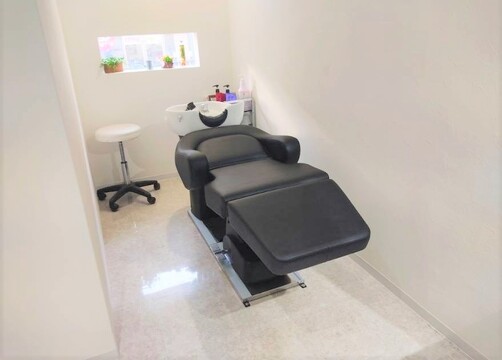 【萱島】≪マンツーマン施術≫≪スタイリストオンリーの環境≫≪デザインカラーが人気≫リーズナブルな価格帯ですが回転重視では、なくゆったりとした施術枠でマンツーマンの入客が可能！小規模少人数のオシャレサロン！「PRISM（プリズム）」からスタイリスト（美容師）の求人★★