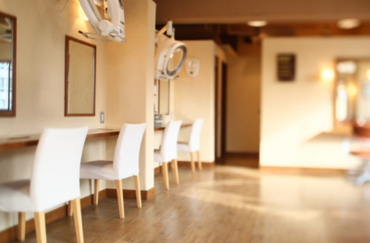 【近鉄奈良】◇◆完全週休2日制◆◇慰安旅行や運動会など、楽しいイベントもいっぱい♪個性を生かしながら、のびのびと働いていけるサロンoar 奈良店（オール ナラテン）からアシスタント(美容師)の求人☆★