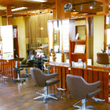 【横芝駅】◆完全週休2日制・営業中のレッスンも可能・メイクも学べる環境◆アカデミーで技術を学びデビューを目指せる！遠方から出てくる方にも住宅手当があり安心して働けるサロン「美容室クラフト 横芝店（ビヨウシツクラフトヨコシバテン）」からアシスタント（美容師）の求人☆★