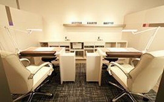 【横浜駅】≪月8日or完全週休2日の選択制≫≪社会保険完備≫≪賞与あり≫≪未経験OK≫爪と手先、指先の美と健康のサロン！お客様の爪や手肌を輝かせるお仕事です！「Ongrace 横浜タカシマヤ店（オングレースヨコハマタカシマヤテン）」からネイリスト（ネイル）の求人☆☆