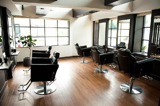 【阪神今津】≪入客チャンスあり≫≪チームワーク抜群!!≫≪特許カット技術習得可≫男性のためのメンズサロン!!スタイリストでも様々な技術を学んでいける地域に愛されるアットホームなサロンです！“DISPATCH HAIR 今津店（ディスパッチヘアーイマヅテン）”からスタイリスト（理容師）の求人★★