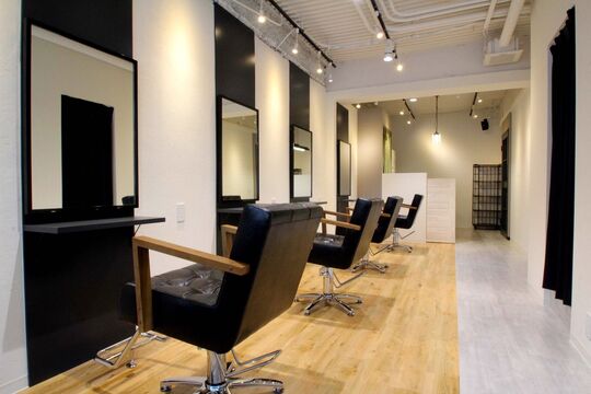 【京橋】≪インボイス登録なしでOK≫≪入社3ヶ月間フリー指名共に50％還元≫≪ママさん美容師も歓迎≫マンツーマンでの入客が可能！あなたの働きたいスタイルで勤務出来るサロン！1人1人のお客様としっかり関わっていけますよ！「DELICO（デリコ）」からスタイリスト（美容師）の求人☆★☆