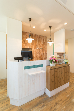 【新発田駅】◆マツエク、着付けも学べる・住宅手当あり・19時に退勤可能・日曜定休あり・月8,9日休み・社会保険完備・営業時間内レッスンOK◆美容師の地位向上を掲げ、年々条件が充実！今までの美容室にはない働き方と待遇でお待ちしています！「Hair Life KONIKONI（ヘアーライフコニコニ）」からアシスタント（美容師）の求人☆★