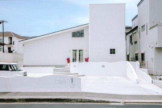 【座間駅】≪未経験OK≫≪月9日休み≫≪土日休みOK≫≪時短社員OK≫しっかりとした研修で未経験の方でも売上を立てやすい！抜群の働きやすさでスタッフの離職率が低いサロンです！「Eyelash Salon Lady 座間店（アイラッシュサロンレディザマテン）」からアイリスト（まつげエクステ・まつげパーマ）の求人☆☆