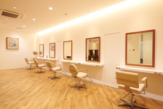 【目白】≪完全週休2日制・20時までに退勤可能・着付けあり≫マンツーマン接客でお客様としっかり向き合える！確かな技術力と髪に優しい施術で人気の老舗美容院「CANNON 目白本店（キャノンメジロホンテン）」からスタイリスト（美容師）の求人☆★