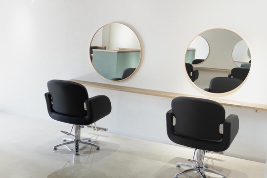 【門真市駅】≪入社祝金10万円支給あり≫≪オープニングスタッフ大募集≫≪大日店・古川橋店も同時募集≫≪主婦の方も大歓迎≫薬剤が豊富なので客単価も上げやすい！スタッフ1人1人に合った働き方を相談にのってくれるサロンで充実した美容師ライフを送りませんか  「shangri-la annex 門真市駅前店（シャングリラアネックスカドマシエキマエテン）」からスタイリスト（美容師）の求人☆★