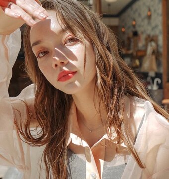 【田町】≪最低保障給あり≫≪土日祝休みOK≫≪業務委託or正社員で選択可能≫スタッフさんの努力をしっかり評価・還元しています！離職率が低く、長く活躍できるアットホームサロン！「Lebens（レベンス）」からスタイリスト（美容師）の求人☆★