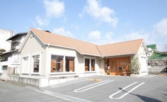 【星和台】◆◇社会保険完備◇◆スタッフさんが長く活躍できるような職場を作っているので、結婚、出産後にも働きやすい環境ですよ★研修体制もしっかりしているので、経験が浅くても安心してくださいね♪未経験、新卒生、通信生OK★OZ AXIS (オズアクシス)からアシスタント(美容師)の求人☆★☆