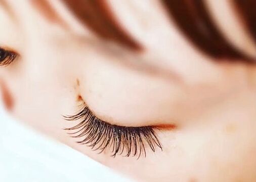 【鶴崎】≪完全週休二日制・社会保険完備・実働8時間≫抜群の待遇としっかりとした教育体制が整っているため未経験の方でも安心してお仕事ができます！幅広い年代のお客様から愛されるトータルビューティーサロン「TRANCE MODE!（トランスモード）」からアイリスト（まつげエクステ・まつげパーマ・アイブロウ）の求人☆☆