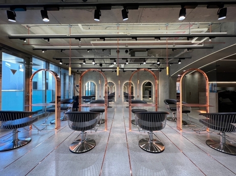 【南船場】東京の有名サロンが大阪に初上陸!!≪完全週休2日制≫≪社会保険完備≫福利厚生・内装・スタイル・全てがウリ！！某雑誌の掲載も多数♪FCオーナーなど、ステップアップできる環境も魅力の「Lond luce 心斎橋（ロンドルーチェシンサイバシ）」からスタイリスト（美容師）の求人☆★