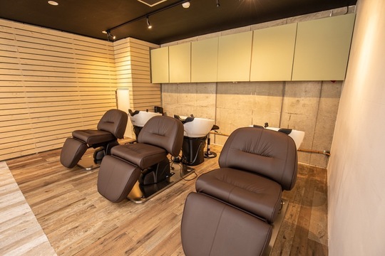 【南森町】≪完全週休2日≫≪夏季冬季連休あり≫≪社会保険あり≫スタッフを大事にするサロンで、やりがいを持って美容師として成長していけます！「Espice 南森町店（エスパイスミナミモリマチテン）」からアシスタント（美容師）の求人☆★☆