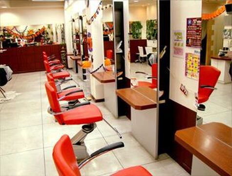 【藤井寺】≪月給25万円≫≪月8日休み≫≪19時営業終了≫地域密着により幅広い年代のお客様が毎日多くご来店される人気ヘアサロン！美容師として安心して長く働いていくことが出来る体制を整えています！FLAG（フラッグ）からスタイリスト（美容師）の求人☆★