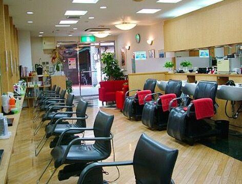 【淡路】≪18:40までに退勤≫≪スタイリスト月給25～50万円≫早く帰れるので家庭と仕事も両立できます！店舗歩合なのでみんなが頑張った分きちんと報酬が増えるのも嬉しい！「MAMA’S 淡路店（ママスアワジテン）」からスタイリスト（美容師）の求人☆★☆