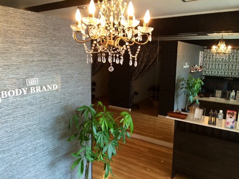 【西鉄久留米駅】≪研修期間中お給与あり・社会保険完備・ほぼ残業なし≫ライフスタイルに合わせた働き方でOK！スタッフ同士の仲の良さと整った福利厚生で長くお仕事をすることが可能なエステサロン「BODY BRAND（ボディブランド）」からエステティシャンの求人☆☆