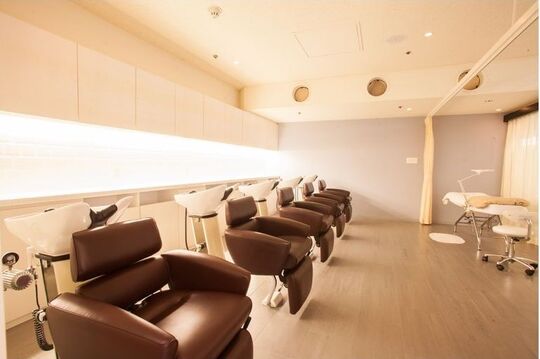 【堺東】≪社会保険完備≫≪月8日休み≫≪充実の教育体制≫大阪の有名トータルビューティーサロン☆高い技術を身につけ一流の美容師になる為の教育体制があります！福利厚生や条件面も抜群です☆Hair’s Gallery（ヘアーズギャラリー）からアシスタント（美容師）の求人☆★♪