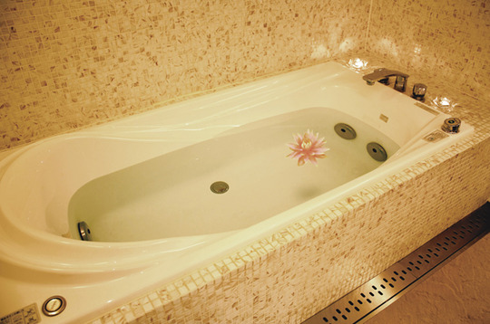 【六本木】◆土日休み可能・完全週休2日制・社会保険完備◆豊富なインセンティブと、お休みもしっかりとれるので、仕事もプライベートも充実できます。AMRTA beauty＆relaxation（アムリタビューティーアンドリラクゼーション）からエステティシャンの求人☆☆