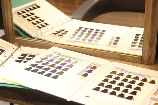 【池田駅】≪土日祝休みあり≫≪毎日18時過ぎには退勤できてプライベートが充実≫≪休憩1時間≫≪有給休暇あり≫働きやすい環境がウリのカット＆カラー専門！ママさん美容師が多数活躍しています！「CUT ROOM COLOR 池田店（カットルームカラーイケダテン）」からスタイリスト（美容師）の求人☆★