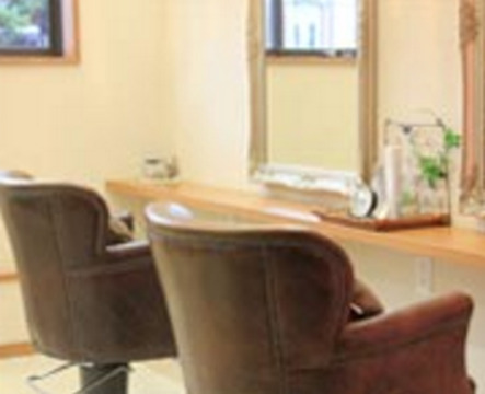 【新田】◇◆日曜定休あり◆社会保険完備◆住宅手当あり◆1年半の早期デビュー可能◆◇プライベートも大切にしながら働いていける、好待遇トータルビューティーサロン「cut space Anrisasara（カットスペースアンリササラ）」からアシスタント（美容師）の求人☆☆