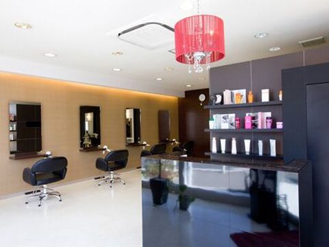 【醍醐】≪月給22万円スタート≫≪社会保険完備≫平均退社時間18時なのでプライベートも充実！！結婚してからの産休育休制度、時短勤務制度も取り入れ安心して長く働ける環境をつくっています！Worker bee(ワーカービー)からスタイリスト(美容師)の求人☆★