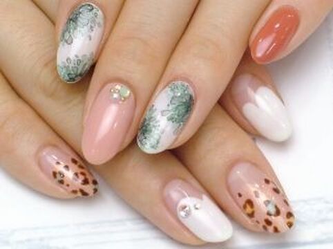 【京橋】《経験半年より応募OK!》認定講師のオーナーが運営するアート力の高い実力派サロン♪♪ お客様と楽しくおしゃべりするアットホームな雰囲気で働きたい方、募集中です☆もちろん経験者の方も大歓迎!!アート力を付けたい方にもオススメです♪パート・アルバイト／ネイリスト(ネイルサロン)の求人