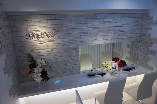 【梅田】≪完全週休2日制≫≪社会保険完備≫≪実働8時間≫基本給22万円〜☆完全週休2日制でプライベートも充実☆福利厚生も整い安心して長く働けるサロン”eyelash MOANA（アイラッシュモアナ）”からアイリスト（アイデザイナー・まつ毛エクステ）の求人☆☆