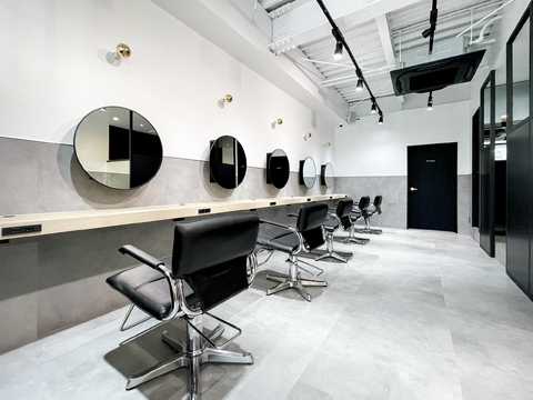 【北千住】≪週2日、1日3時間程度から相談可能≫≪社会保険加入OK≫シンプルな業務内容でブランクのある方でも安心！今までの概念を覆す、働きやすくもオシャレなカラー専門店「髪染丸 北千住東口店（カミソメマルキタセンジュヒガシグチテン）」からカラーリスト（美容師）の求人★☆