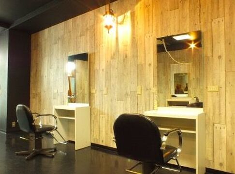 【胡町】勢いのあるサロン！海外にも出店しています！！≪フリー40〜50％／指名50〜60％還元≫月30万円以上稼ぐ方もいます☆週休2日など、休みや時間優先で働くこともできますよ♪「freedom 広島店（フリーダムヒロシマテン）」からスタイリスト（美容師）の求人☆★