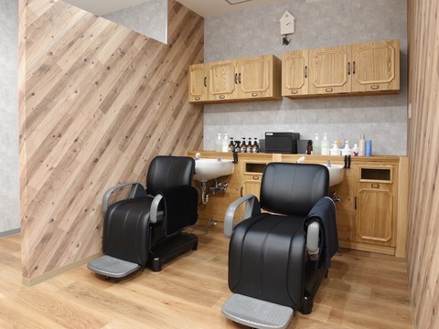 【西鉄春日原駅】≪最大月10日休み≫≪社会保険完備≫≪営業時間18時まで≫≪土日のお休みは月2回までOK≫≪1時間休憩あり≫≪レッスン強制なし≫店舗展開する人気のヘアサロンが福岡上陸！少人数制で地域密着&楽しくノビノビ働ける環境のリーズナブルサロン「美容わとわ 春日原店（ビヨウワトワカスガバルテン）」からスタイリスト（美容師）の求人☆★