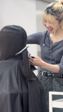 【京都市役所前】≪月給50万円以上が目指せる！≫≪休憩あり（外出OK）≫≪月8日休み≫≪土日休みOK≫≪社会保険完備≫≪人気システムトリートメントを使用した髪質改善推し≫≪客単価1万円越えの高単価サロン≫≪客層は10～20代がメイン≫給与体制がキャリアに応じて変動し高収入を目指せます！「ranan by sida（ラナンバイシダ）」からスタイリスト（美容師）の求人★☆