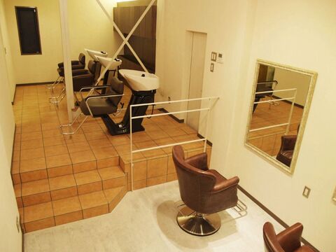 【曽根】≪月8,9日休み≫≪社会保険完備≫≪最短2年でデビュー可≫≪平均退社時間20時≫着付けも学べる環境あり！他店舗との交流も多く、いろんななスタイリストから技術を学べます◎「ZIP clinica（ジィップクリニカ）」からアシスタント（美容師）の求人☆★