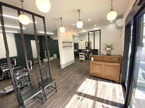 【町田駅】≪最低保障給あり≫≪自由出勤制≫週1日勤務からOK！縛りなく自由に働ける大人気バーバーサロン！稼ぎたい方でも、自分のペースで働きたい方でもOK！完全マンツーマンでお客様1人1人に向き合ったサロンワークができる環境です！「BARBER STYLES 町田店（バーバースタイルズマチダテン）」からスタイリスト（理容師・美容師）の求人☆★