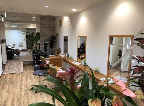 【甲子園口】≪完全週休2日制♪≫≪安心の社会保険♪≫≪嬉しい有給休暇あり♪≫≪平均20時退社♪≫ライフスタイルに合わせた勤務が選択可能!!海外のコンテストにも積極的に参加できるので美容師として幅広い知識や経験を習得可能!!地域密着型アットホームサロン!!“jaming（ジャミング）”からアシスタント（美容師）の求人☆★☆