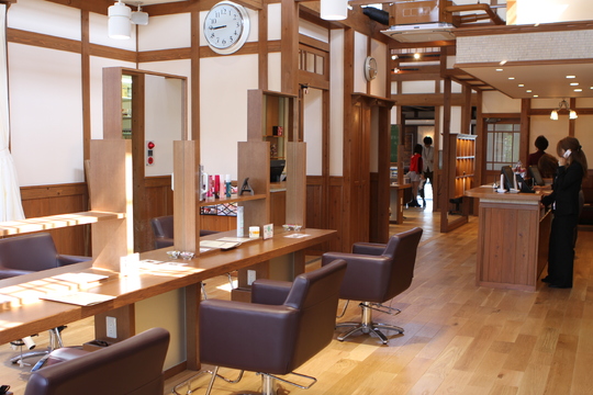 【上挙母】◆社会保険完備・完全週休2日制・産休育休取得実績あり・寮あり◆サロン内で幅広い技術が身に付く企業型サロン！あなたの経験を活かして働けます！美容師人生をさらに楽しみながら長く働ける環境を用意しています「TJ天気予報 豊田長興寺店（ティージェーテンキヨホウトヨタチョウコウジテン）」からアシスタント（美容師）の求人☆★