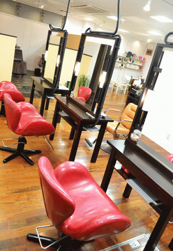 【住道】≪月8,9日休みと月6,7日休みを選べる≫≪平均退社19時半≫≪社会保険完備≫≪有給休暇あり≫営業時間内レッスン可能◎レッスンは自分のペースで進められる！風通しがいい環境なので離職率がとても低い！「Hair create PartyParty（ヘアークリエイトパーティーパーティー）」からアシスタント（美容師）の求人☆★☆