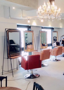 【万富】◆完全週休2日制・有給休暇あり・18時退勤・月給23万円スタート◆時短社員も歓迎！ブランクのある方もしっかりとした研修制度で安心！カットカラーはもちろん髪質改善にも特化した1万円以上の高単価で無理なく入客可能です！抜群の待遇で長く働けます！「eclat by sakura hair（エクラバイサクラヘアー）」からスタイリスト（美容師）の求人☆☆