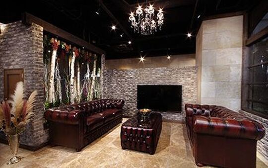 【京成船橋駅】◆月最大35万円の最低保障給あり・土日休みOK・独立支援制度あり・社会保険完備・交通費全額支給◆スタッフ第一主義で楽しく稼げる仕組みが人気！興味のあることにチャレンジできる環境があるお店です！「shalu 船橋店（シャルフナバシテン）」からスタイリスト（美容師）の求人☆★