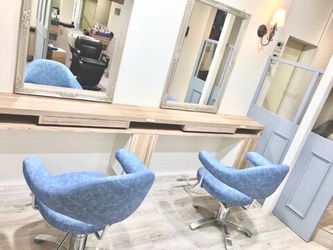 【庄内】≪月給20万円スタート≫≪月8日休み≫≪社会保険加入OK≫≪有給休暇あり≫≪平均19時頃には退勤≫地域の方に愛されるアットホームサロン！流行りの縮毛矯正、髪質改善が人気！その人にピッタリのカリキュラムを作成するので自分のペースで学べます。「hair chouchou come（ヘアーシュシュカム）」からアシスタント（美容師）の求人