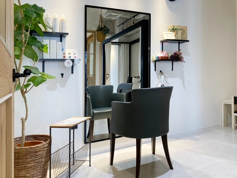 【寺田町】≪定着率91％≫≪社会保険完備の日祝定休≫≪企業型iDeCoへ加入できる！≫平日18時退社でプライベートも充実！安定の集客力で、平均月収は30万円。働きやすさを追求したサロン。「LOGii by emt（ロジーバイエント）」からスタイリスト（美容師）の求人☆☆