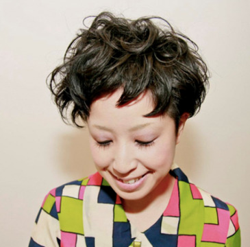 【堺東】最短2年でデビュー可能★ロンドンでの経験もあるオーナーのこだわりのカット技術で人気のサロン♪今後は出店も考えています！ノリのいい仲間と一緒に成長していきましょう☆アシスタント（美容師）の求人☆★