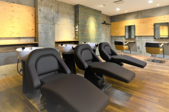 【元住吉】■月8日休み・実働8時間・社会保険完備・有給休暇あり■デビューまでの年数を自分で設定！目標を明確にして着実にステップアップ可能carin 元住吉店（カリンモトスミヨシテン）からアシスタント（美容師）の求人☆★