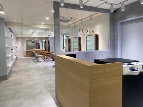 【大宮駅】◆完全マンツーマン・高単価・自由出勤制◆技術はもちろん薬剤にも妥協なし！髪質改善に特化した半個室サロン「flore（フローラ）」からスタイリスト（美容師）の求人☆★